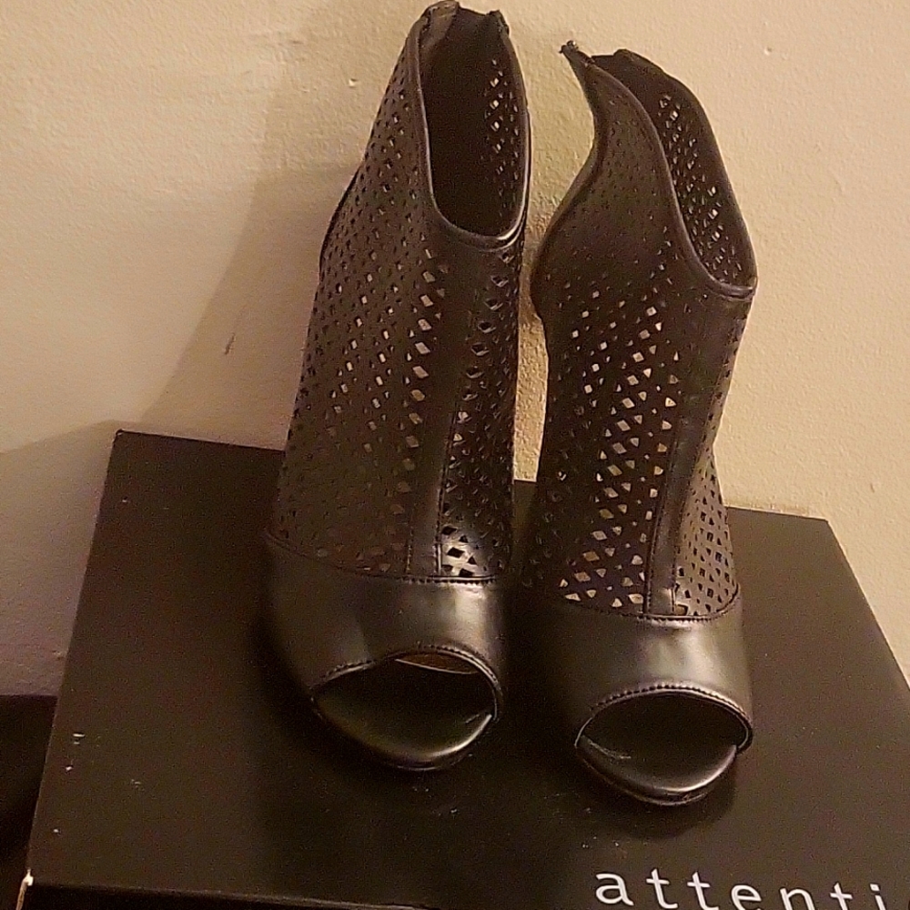 Leather peep toe ankle boots. 4 Inche heel